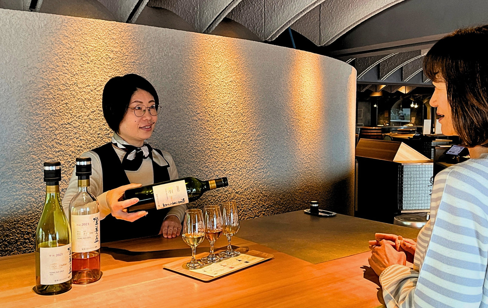 ワインショップ内ワインテイスティング方法変更のお知らせ – SUNTORY